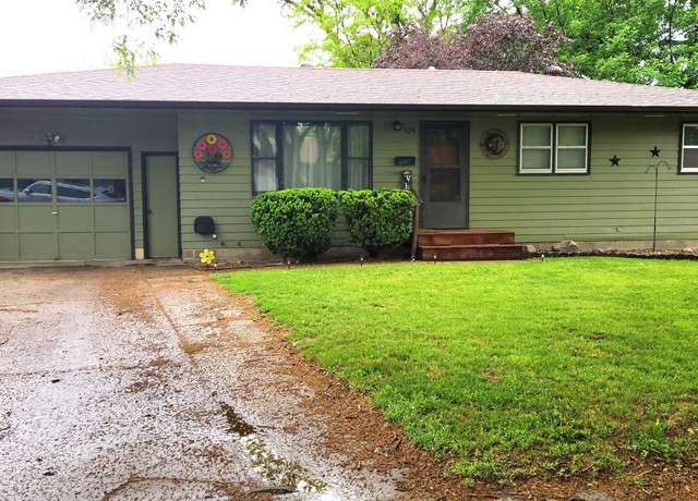 Property at 105 Murphy Ln, Yankton, SD 57078, 3 beds, 2 baths