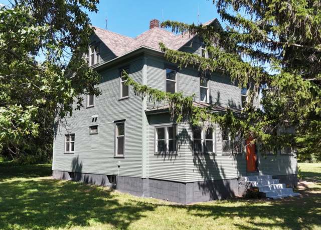 Property at 29080 445th Ave, Viborg, SD 57070, 5 beds, 2.5 baths
