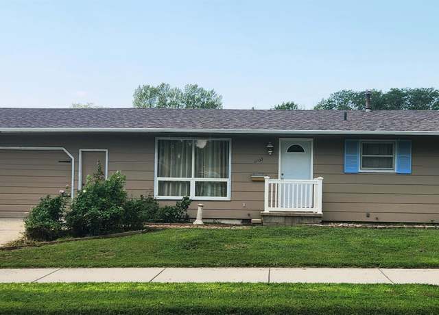 Property at 1107 Summit St, Yankton, SD 57078, 3 beds, 1.5 baths