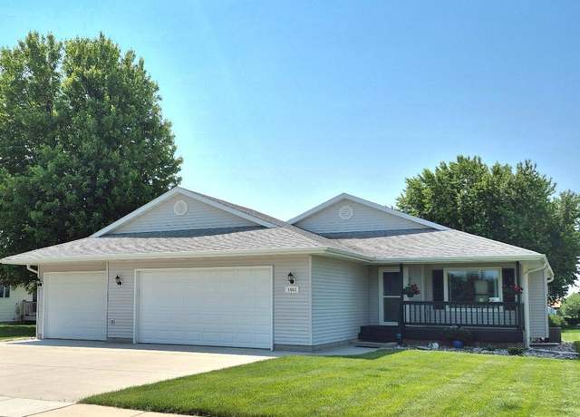 Property at 1403 St. Benedicts Dr, Yankton, SD 57078, 4 beds, 3 baths