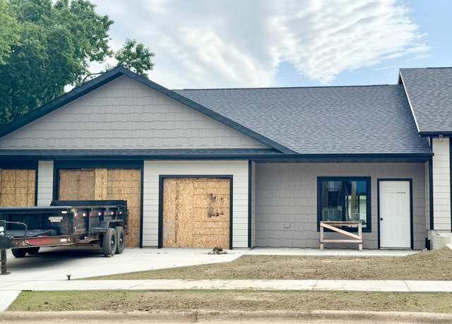 Property at 707 Greenview Dr, Yankton, SD 57078, 2 beds, 2 baths