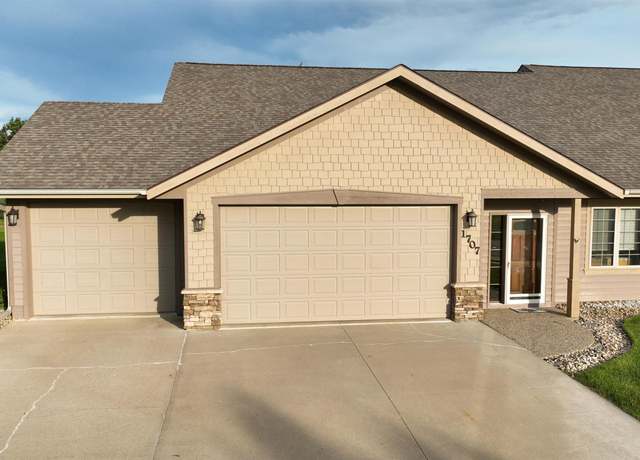 Property at 1707 West St, Yankton, SD 57078, 3 beds, 2.5 baths