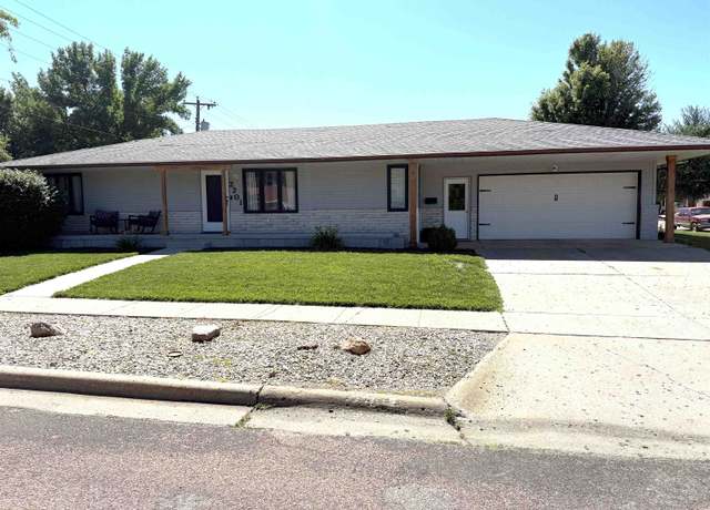 Property at 2201 Mulberry St, Yankton, SD 57078, 4 beds, 3 baths