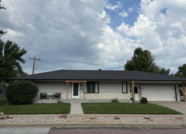 Property at 2201 Mulberry St, Yankton, SD 57078, 4 beds, 3 baths