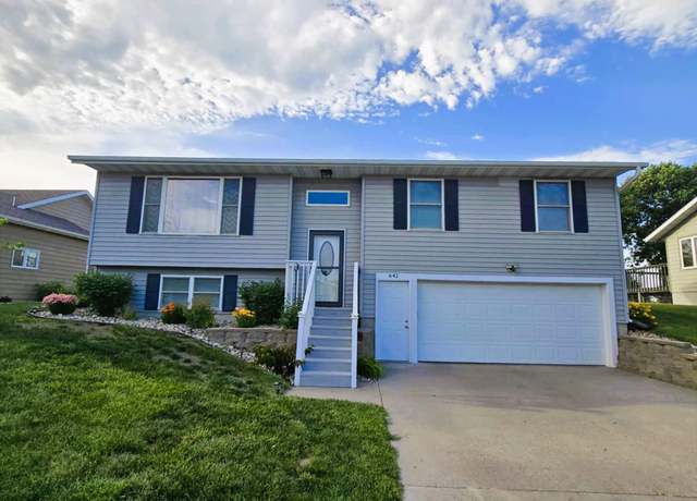 Property at 641 Augusta Cir, Yankton, SD 57078, 4 beds, 3 baths