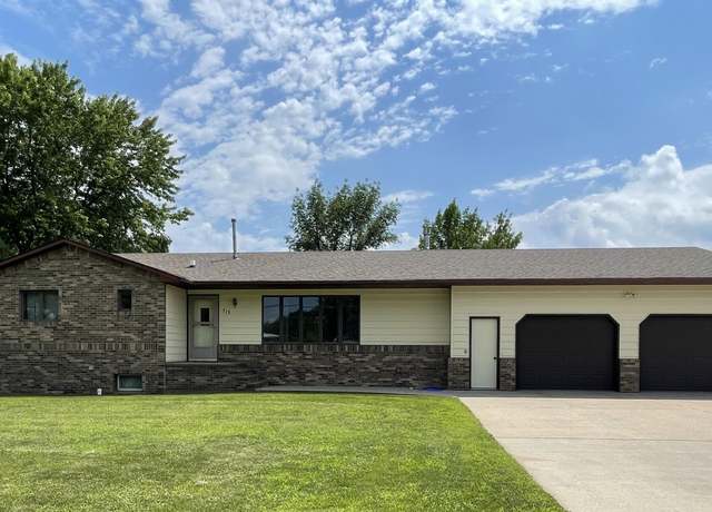 Property at 713 W 14th Ave, Tyndall, SD 57066, 3 beds, 3 baths