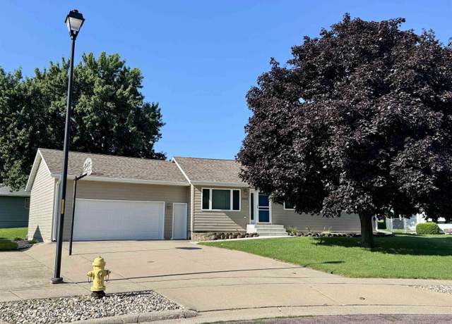 Property at 2601 William Cir, Yankton, SD 57078, 4 beds, 3 baths