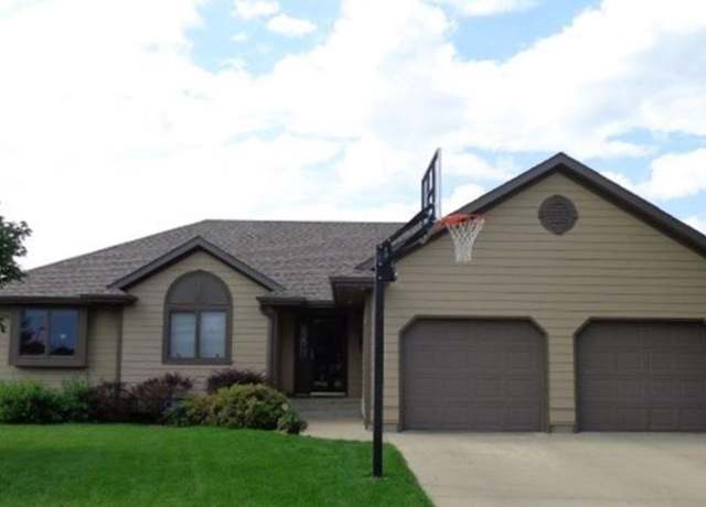 Property at 1407 St Benedict Dr, Yankton, SD 57078, 5 beds, 3 baths