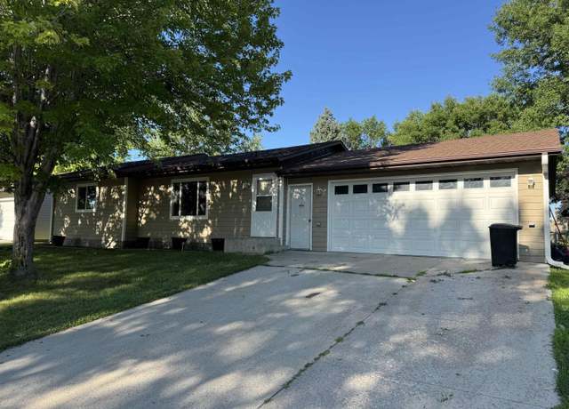Property at 2402 Cedar Ter, Yankton, SD 57078, 3 beds, 2 baths