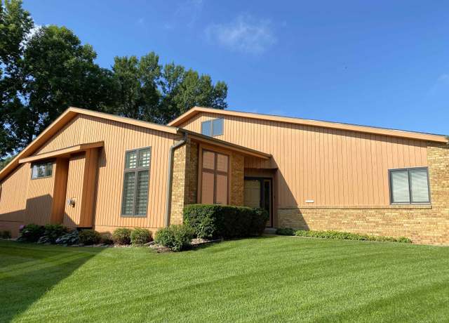 Property at 213 E 26th St, Yankton, SD 57078, 2 beds, 2 baths
