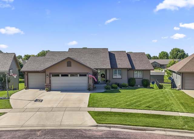 Property at 812 Logan Cir, Yankton, SD 57078, 5 beds, 2.5 baths