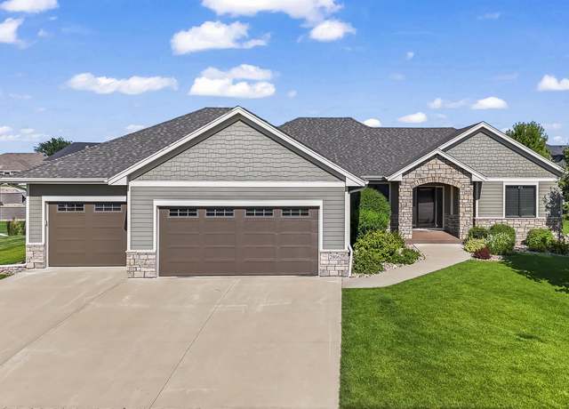 Property at 2806 Arlington Ave, Yankton, SD 57078, 5 beds, 3.5 baths