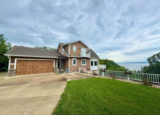 Property at 102 Hideaway Dr, Crofton, NE 68730, 3 beds, 2.5 baths