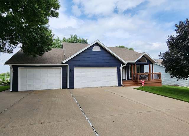 Property at 100 Francis St, Yankton, SD 57078, 3 beds, 3 baths