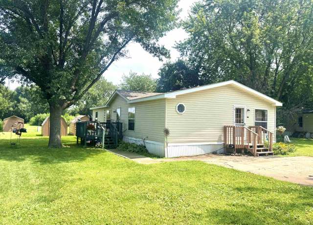Property at 1202 Meadow View Rd, Yankton, SD 57078, 3 beds, 2 baths