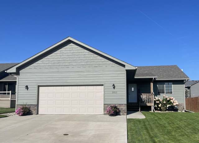 Property at 2511 Wynn Way, Yankton, SD 57078, 3 beds, 2 baths