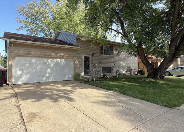 Property at 1604 John St, Yankton, SD 57078, 3 beds, 2 baths