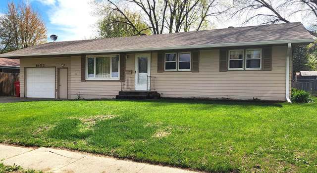Photo of 1902 Robert St, Yankton, SD 57078