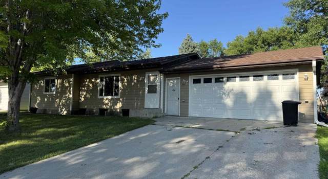 Photo of 2402 Cedar Ter, Yankton, SD 57078