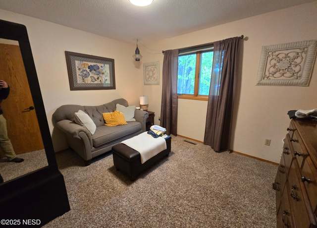 Property at 2101 12th Ave NE, Watertown, SD 57201, 4 beds, 2 baths
