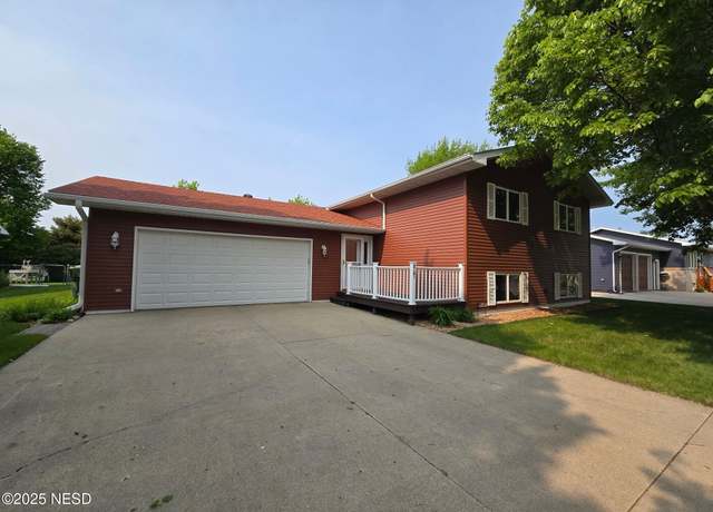 Property at 2101 12th Ave NE, Watertown, SD 57201, 4 beds, 2 baths