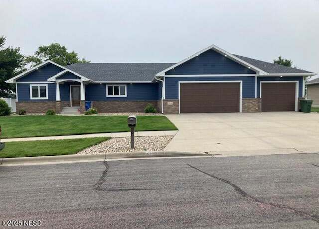 Property at 2316 Grant Dr NW, Watertown, SD 57201, 4 beds, 3 baths