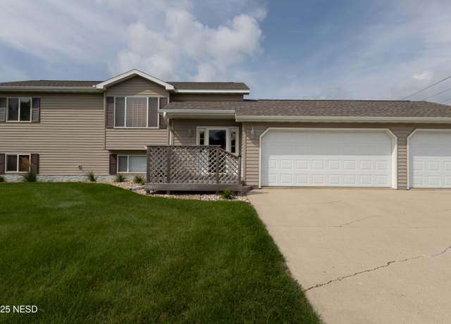 Property at 1811 13th Ave NE, Watertown, SD 57201, 4 beds, 2 baths