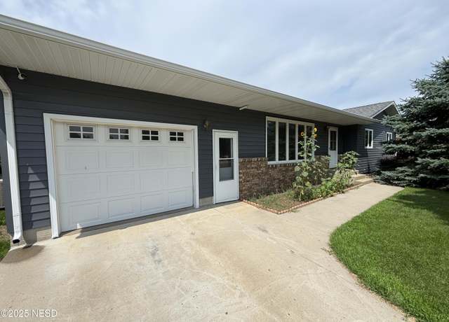 Property at 407 Palmquist Ave, Hayti, SD 57241, 4 beds, 1 bath