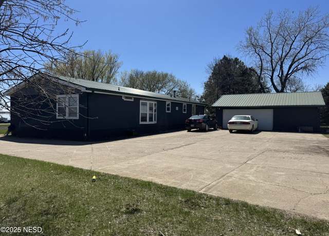 Property at 1436 33rd St SW, Watertown, SD 57201, 4 beds, 2 baths