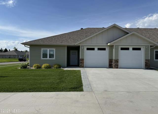 Property at 2123 Kemp Pl E, Watertown, SD 57201, 3 beds, 2 baths