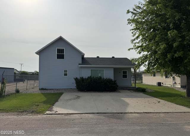 Property at 18 6th St NW, Watertown, SD 57201, 3 beds, 1 bath