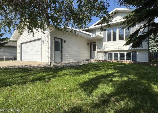 Property at 1016 22nd St NE, Watertown, SD 57201, 4 beds, 2 baths