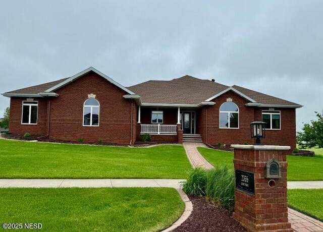 Property at 2335 Grant Dr NW, Watertown, SD 57201, 3 beds, 2.5 baths