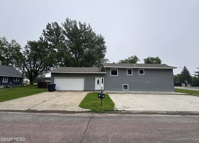 Property at 300 8th St NE, Watertown, SD 57201, 4 beds, 2 baths