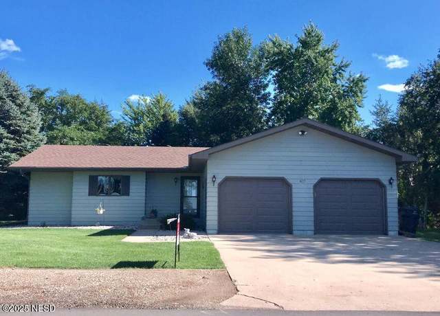 Property at 427 S Lake Dr, Watertown, SD 57201, 4 beds, 3 baths