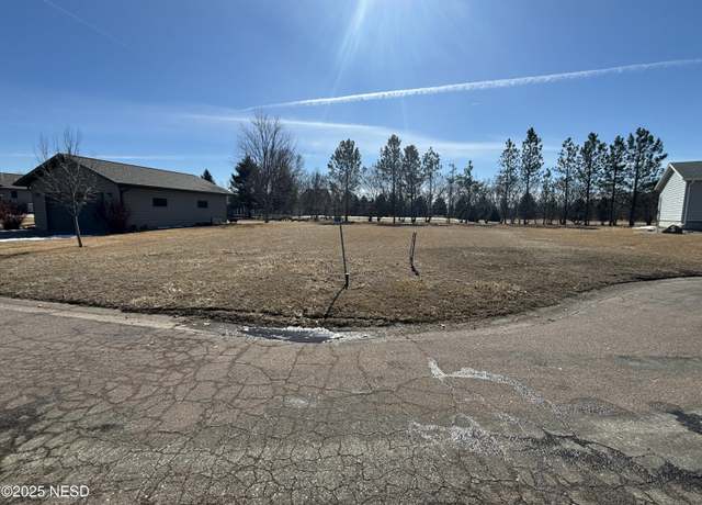 Property at 204 Diane Ct, Milbank, SD 57252