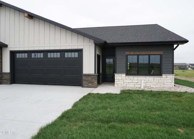 Property at 3331 10th Ave NW, Watertown, SD 57201, 2 beds, 2 baths