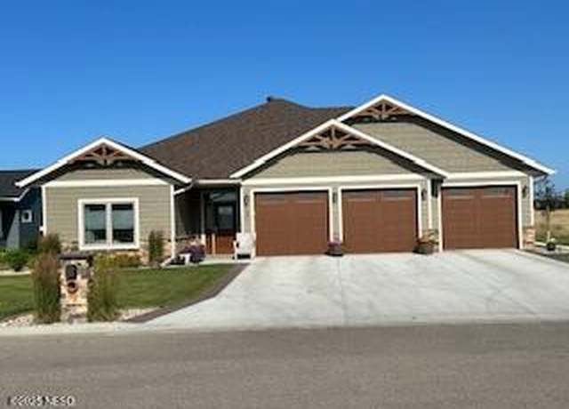 Property at 127 22nd St SE, Watertown, SD 57201, 3 beds, 2 baths