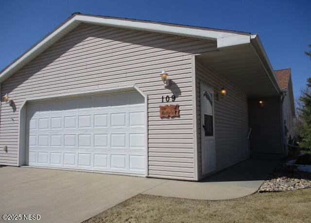 Property at 109 6th Street Cir SW, Watertown, SD 57201, 3 beds, 2 baths