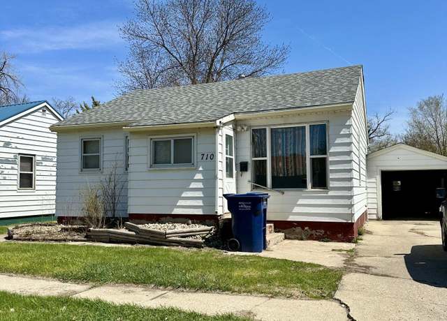 Property at 710 3rd St SW, Watertown, SD 57201, 2 beds, 1 bath