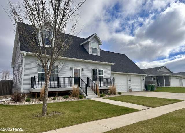Property at 2411 12th Ave NE, Watertown, SD 57201, 4 beds, 3.5 baths
