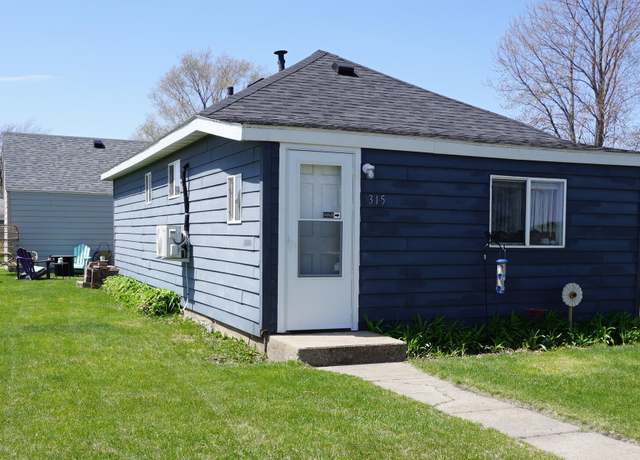 Property at 315 8th St NW, Watertown, SD 57201, 2 beds, 1 bath