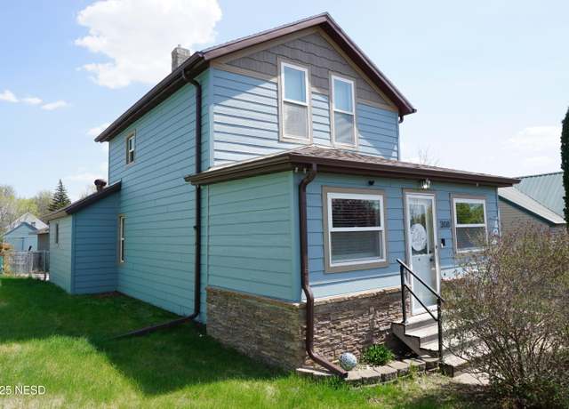 Property at 308 2nd St SE, Watertown, SD 57201, 3 beds, 2 baths