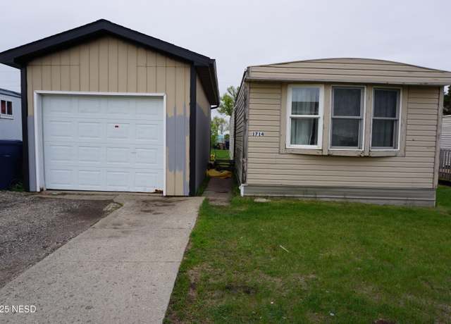 Property at 1714 14th Ave SE, Watertown, SD 57201, 2 beds, 1 bath