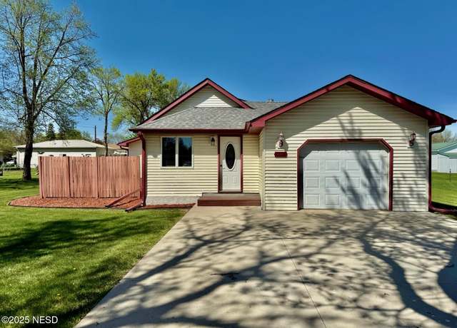 Property at 1311 E Kemp Ave, Watertown, SD 57201, 4 beds, 2 baths