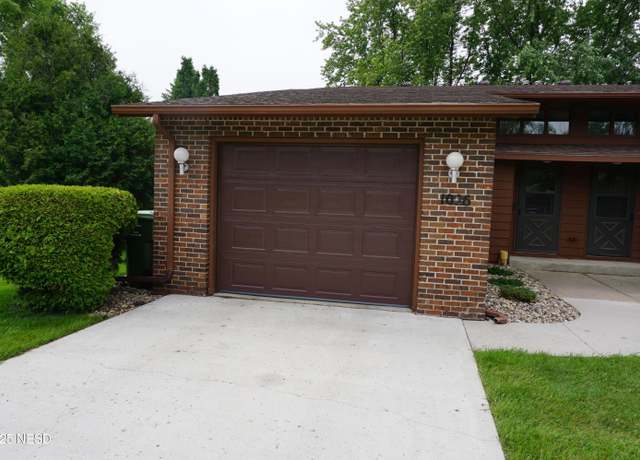Property at 1026 8th Ave NE, Watertown, SD 57201, 2 beds, 1.5 baths