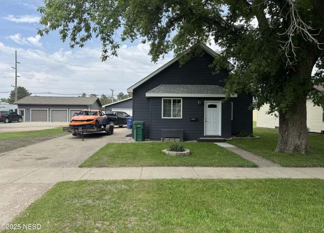 Property at 719 1st Ave NE, Watertown, SD 57201, 2 beds, 1 bath