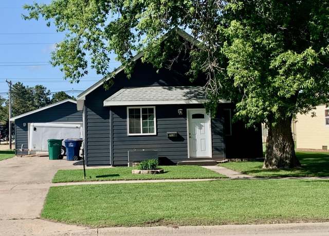 Property at 719 1st Ave NE, Watertown, SD 57201, 2 beds, 1 bath