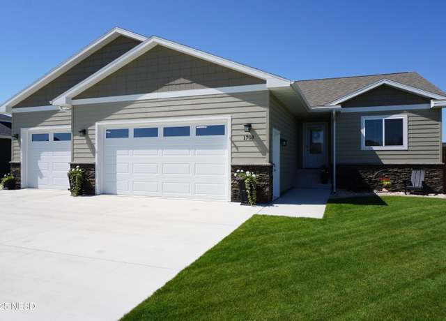 Property at 1703 4th St NW, Watertown, SD 57201, 4 beds, 3 baths