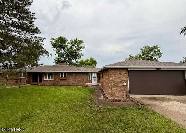 Property at 142 N Lake Dr, Watertown, SD 57201, 3 beds, 3 baths